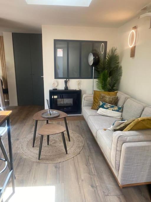 Ferienwohnung A Lombre Du Magnolia LʼIsle-sur-la-Sorgue Exterior foto